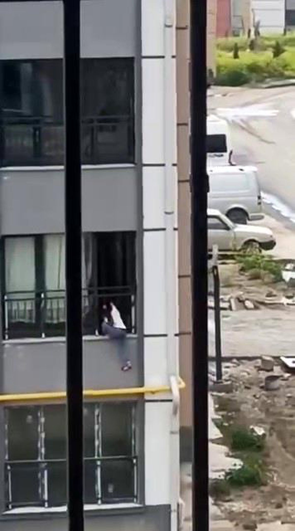 Hatay\'da Çocuk Korkuluktan Düşme Tehlikesi Geçirdi