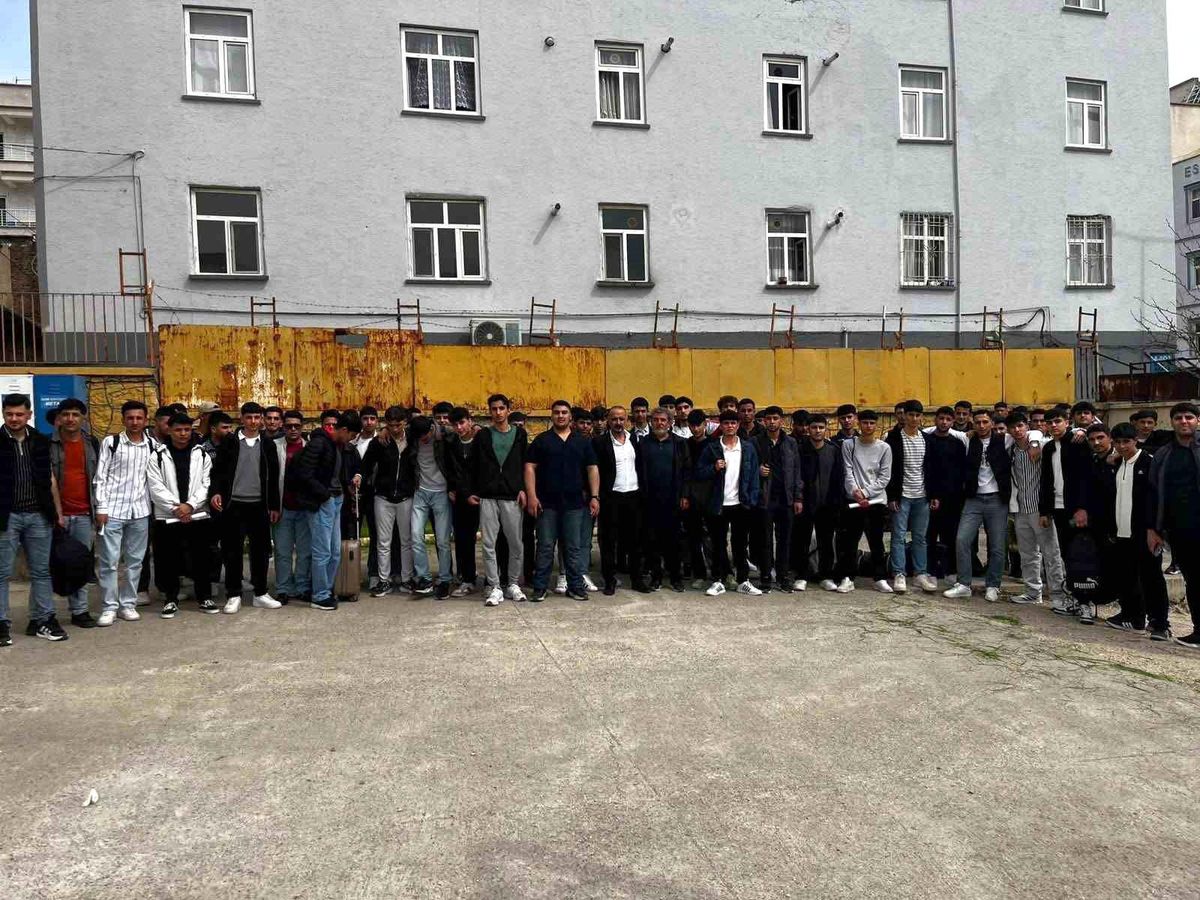 Çermik Belediyesi YKS\'ye girecek öğrencileri kampa gönderdi