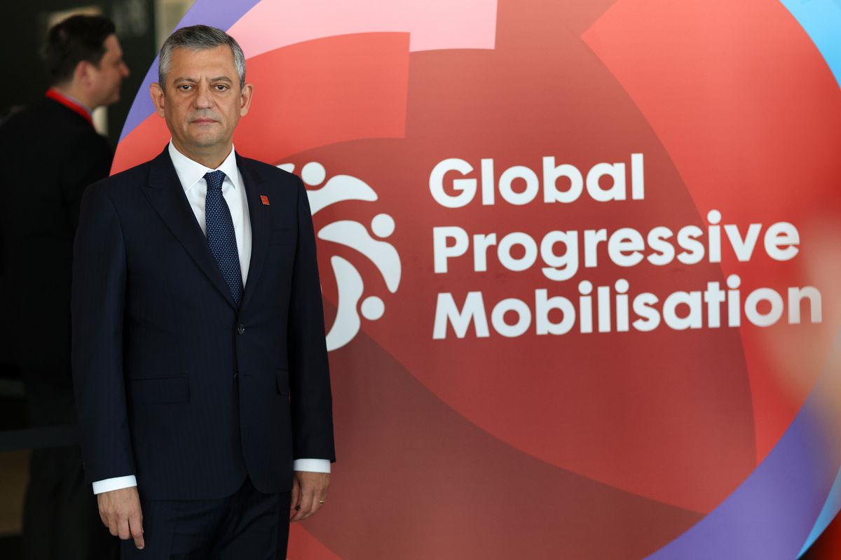 Özgür Özel\'den Demokrasi Vurgusu