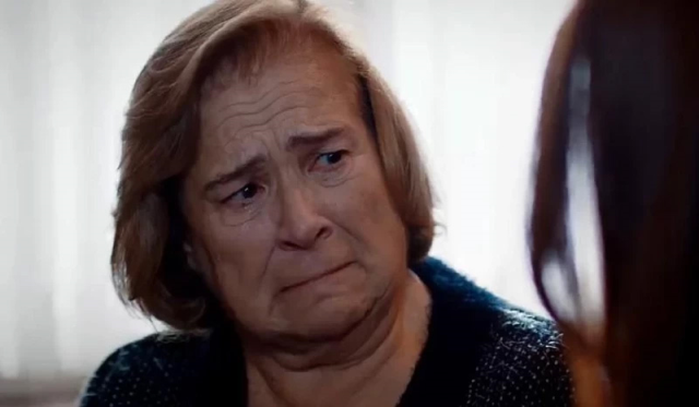 Devlet Tiyatrosu'nun usta ismi Feyha Çelenk hayatını kaybetti