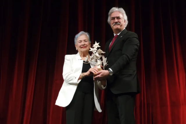 Devlet Tiyatrosu'nun usta ismi Feyha Çelenk hayatını kaybetti