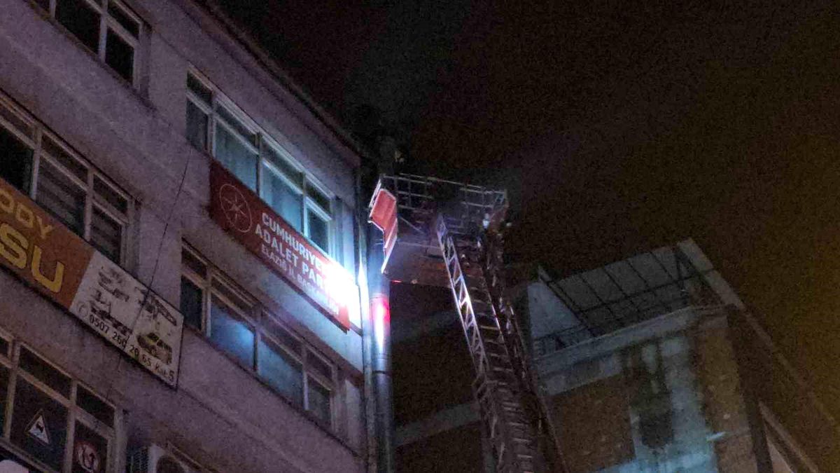 Elazığ\'da bacadan yükselen yoğun duman korkuttu