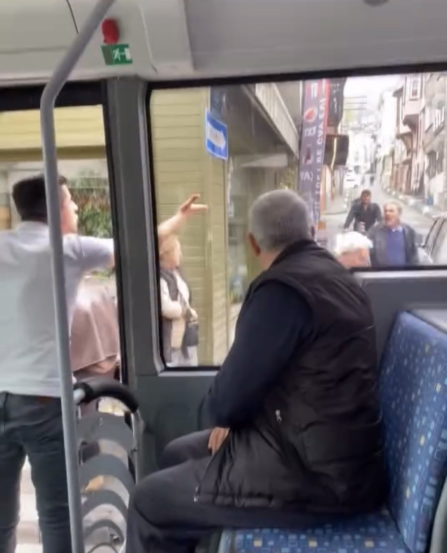 Elinde balta, ağzında küfür! Yolcu otobüsüne tehditler savurdu
