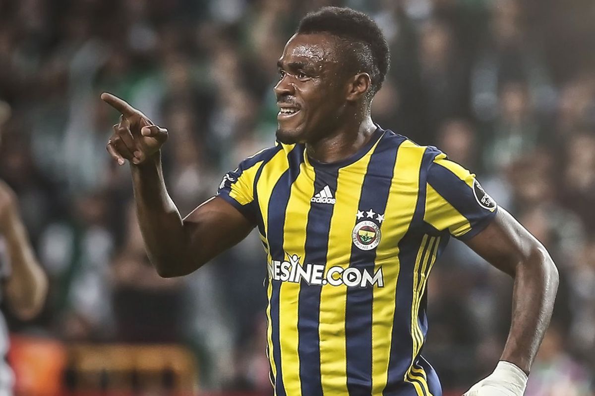 Emenike, Aziz Yıldırım\'a olan sevgisini yeniden hatırlattı
