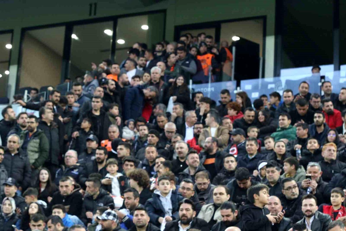 Eryaman Stadyumu\'nda İzdiham