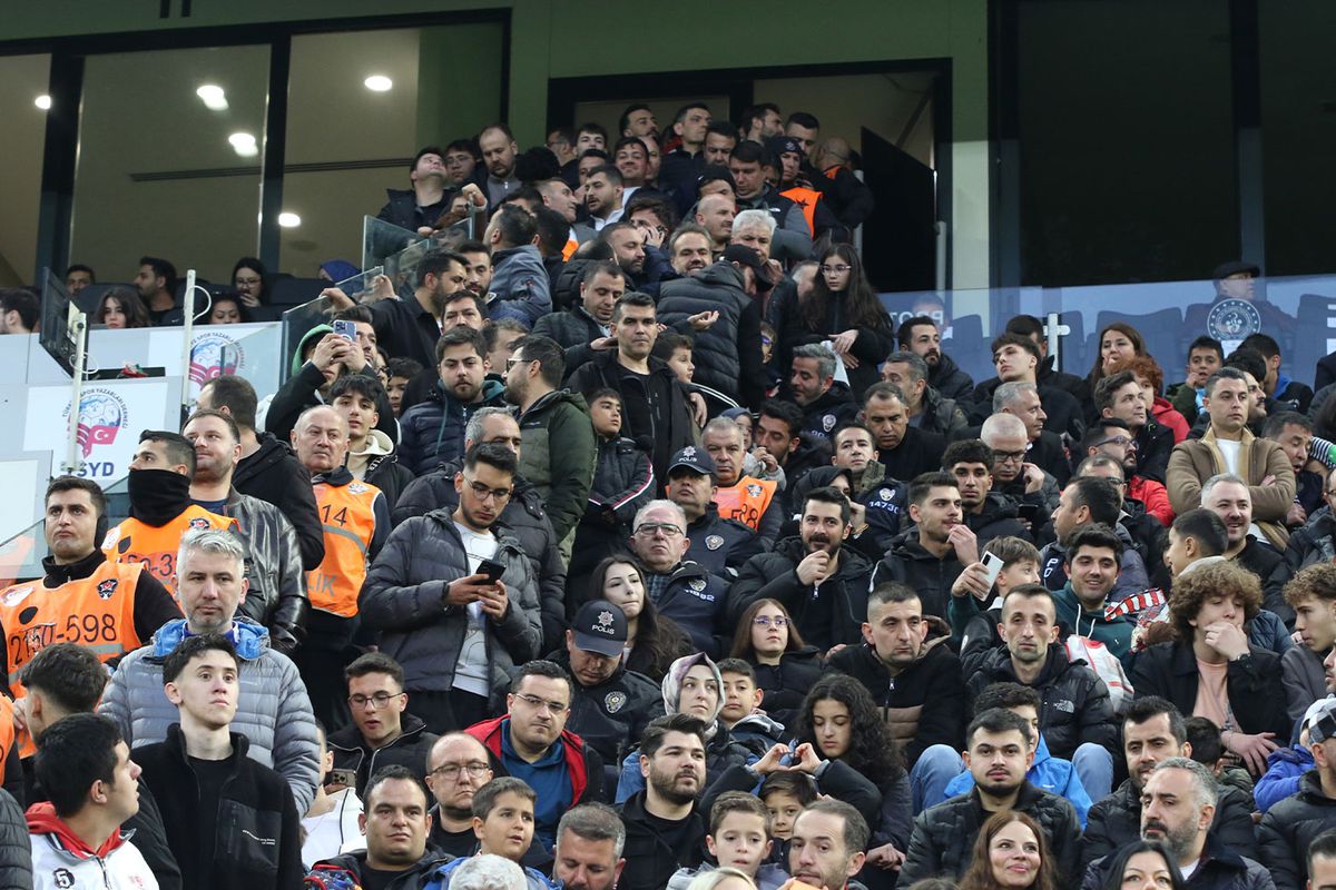 Gençlerbirliği - Galatasaray maçında VIP tribünde izdiham