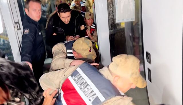 Adliye Önünde Gergin Anlar