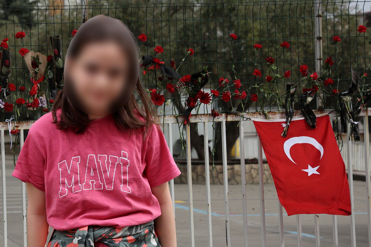 Nöbetçi öğretmen diğer öğrencileri kurtarmak için "Yere yatın" diye bağırmış