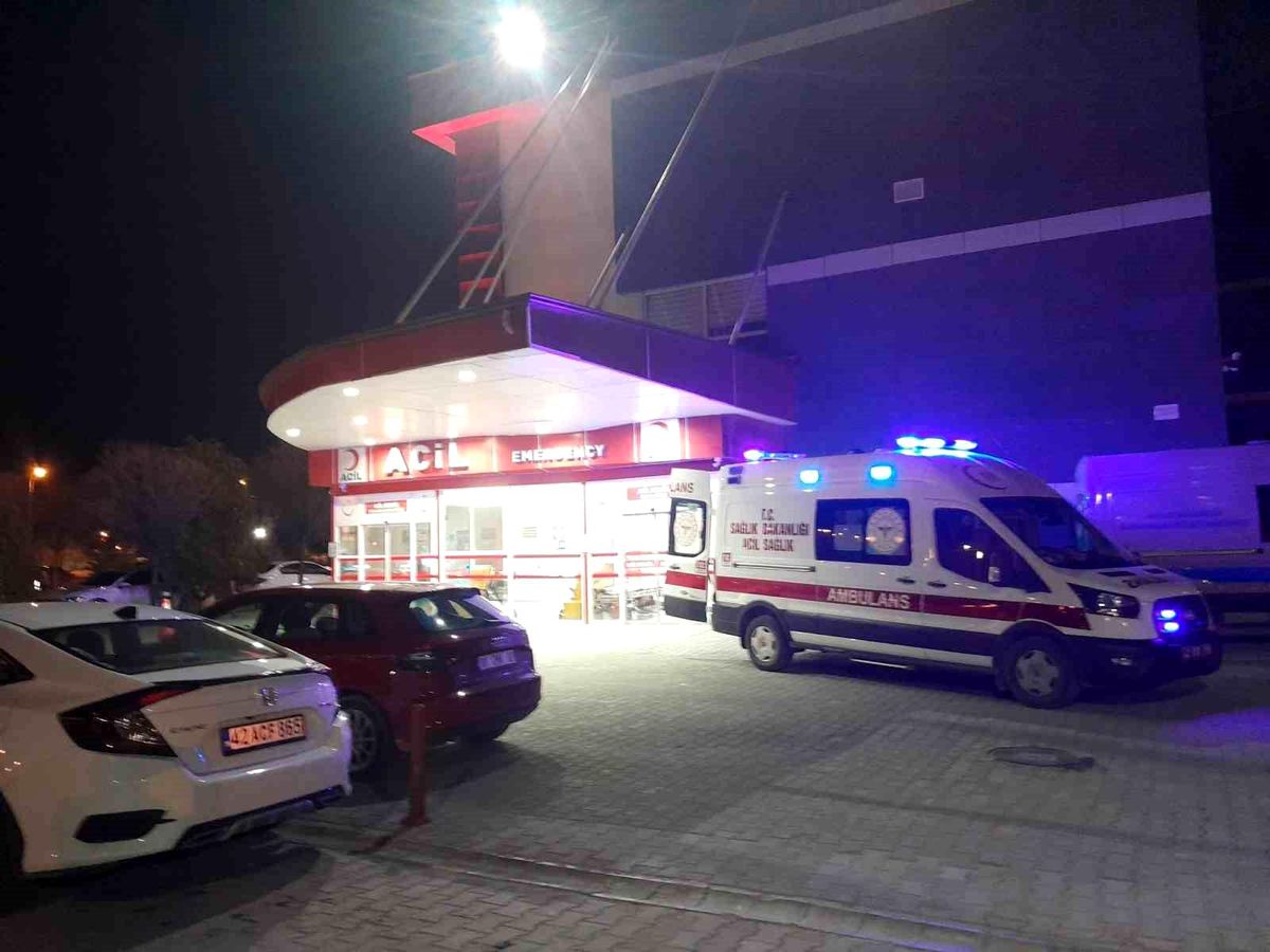 Karapınar\'da İki Otomobil Çarpıştı, 4 Yaralı