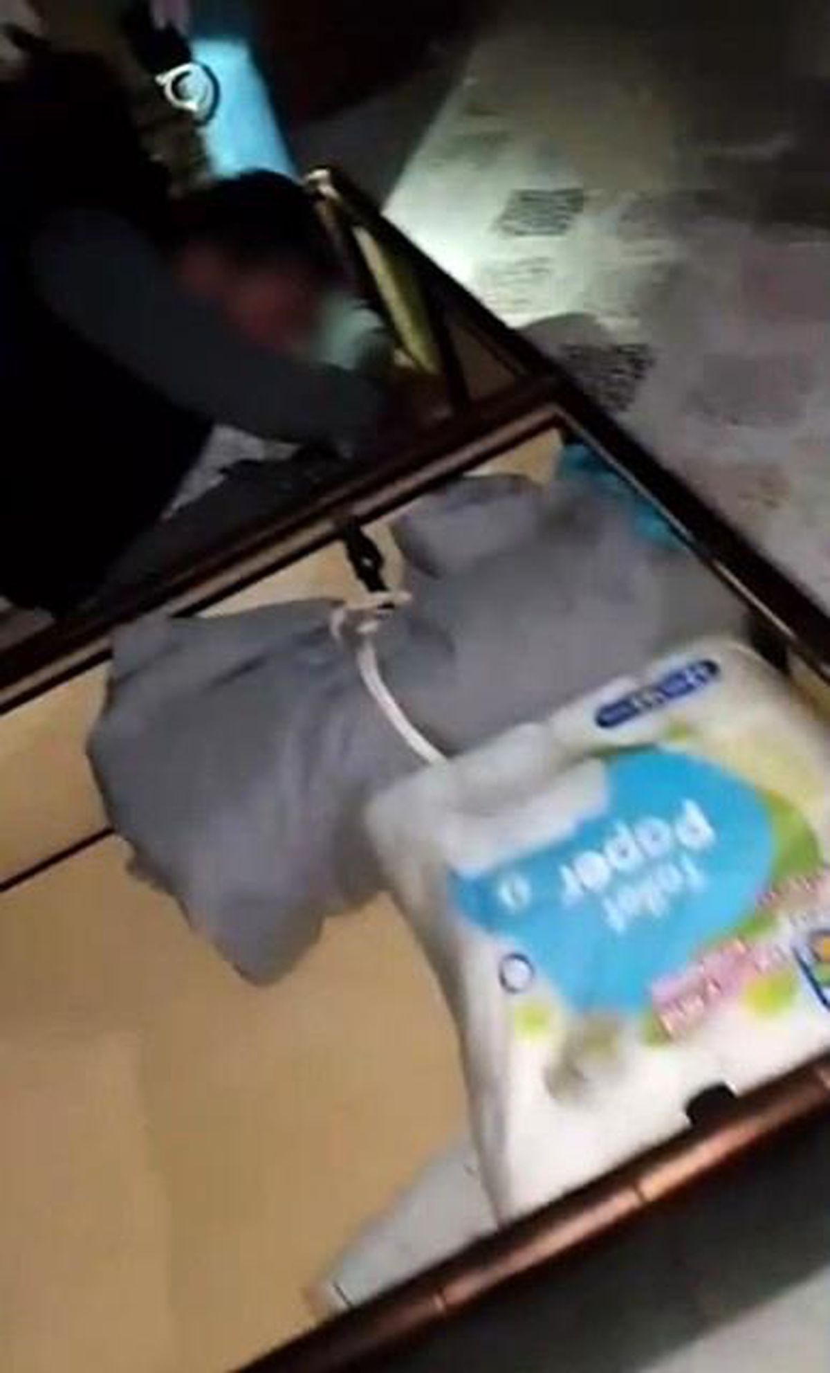 Kars\'ta Firari Suçlu Baza Altında Yakalandı