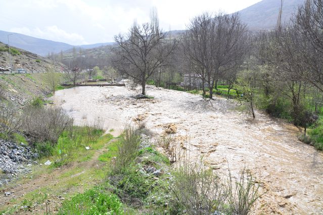 Yahyalı'da Sağanak Sel Oluşturdu
