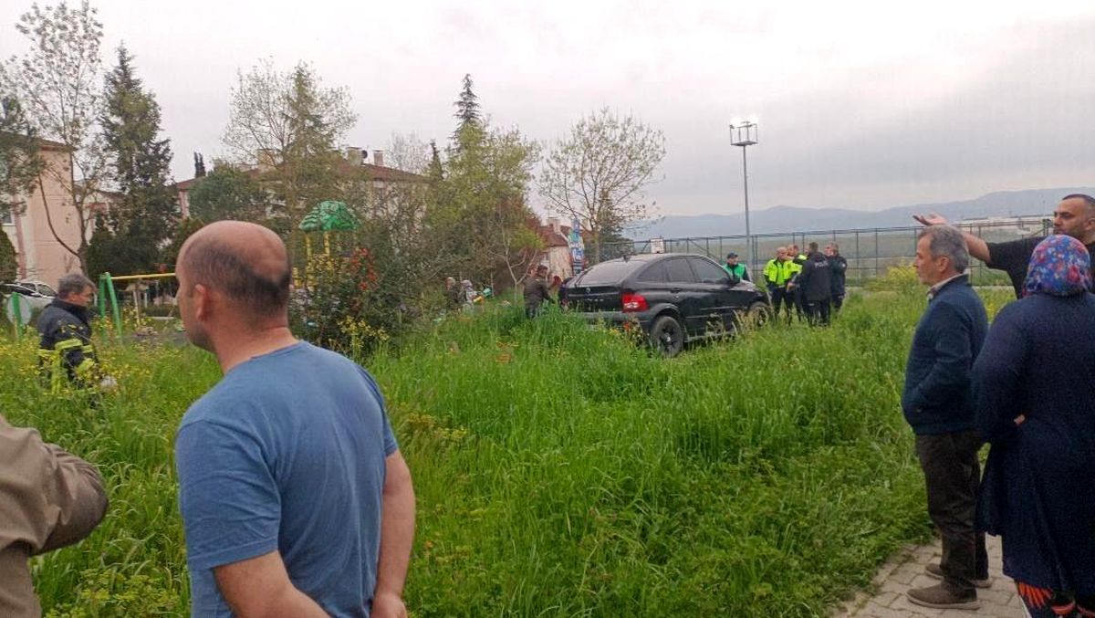 Sakarya\'da Trafik Kazası: 17 Yaşındaki Genç Hayatını Kaybetti