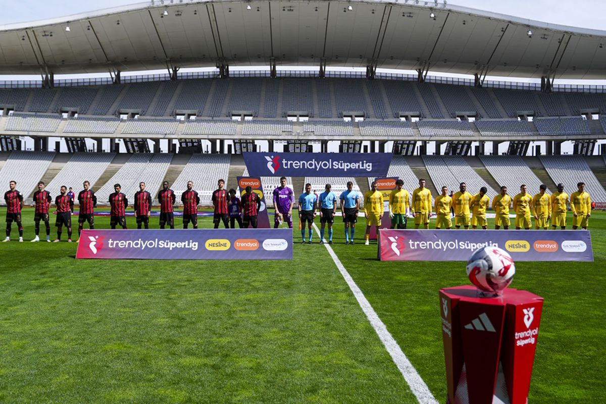 Ligin bitimine haftalar kala pes ettiler: Gelecek sezon için yeni oyuncular bakmamız lazım
