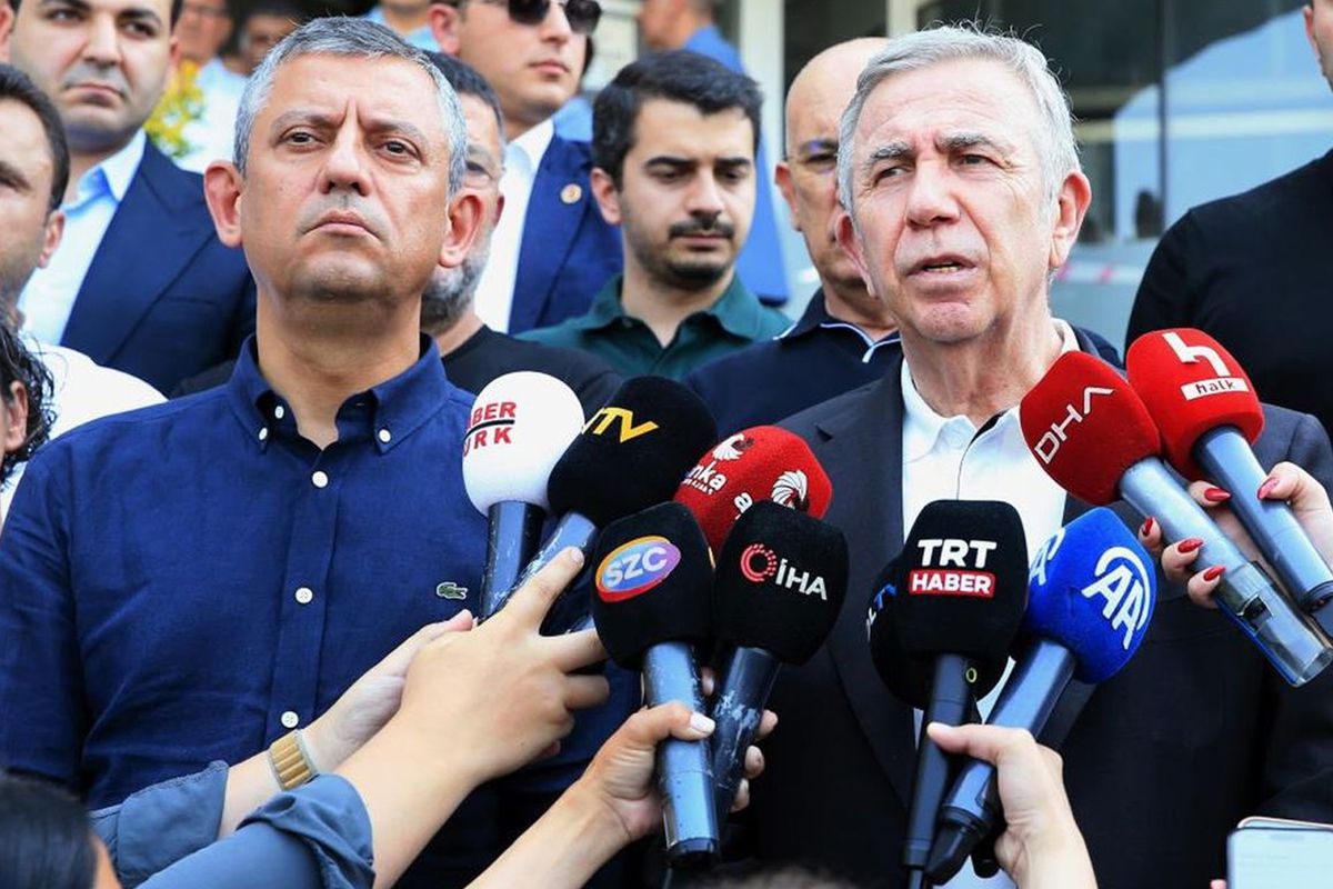 Mansur Yavaş, Özgür Özel\'e seslendi: Dünyayı ayağa kaldırmamız lazım, zamanı geldi hatta geçiyor