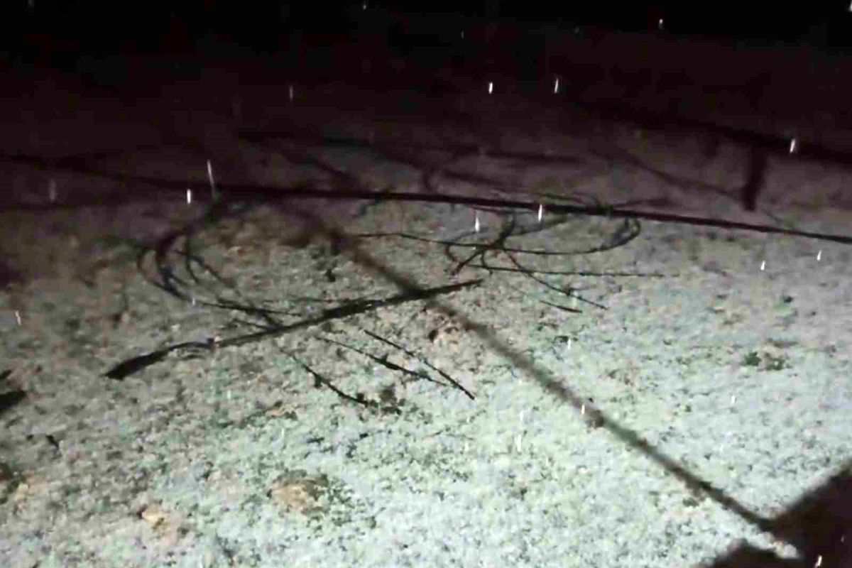 Mersin\'de Gece Dolu Yağışı