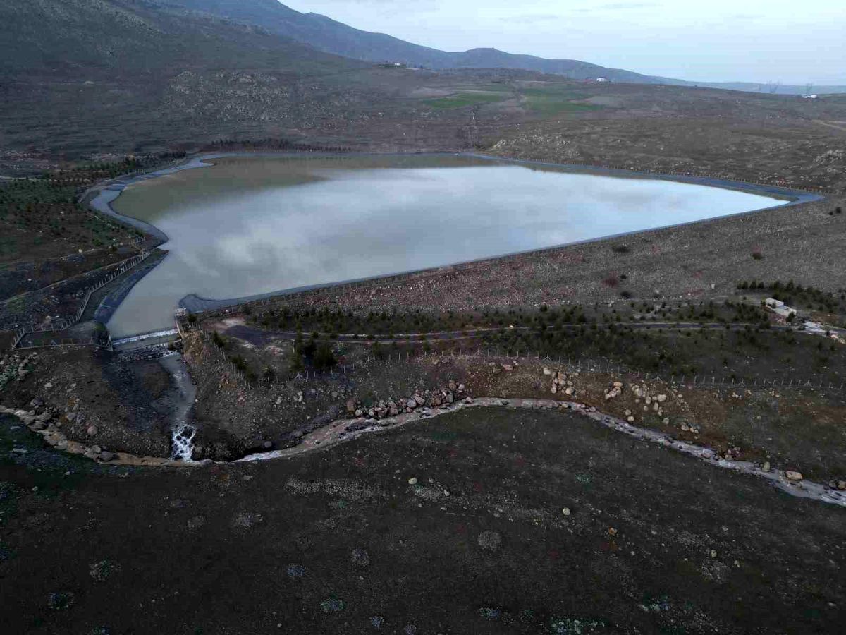 Niğde\'de sağanak ve eriyen kar suları taşkınlara neden oldu
