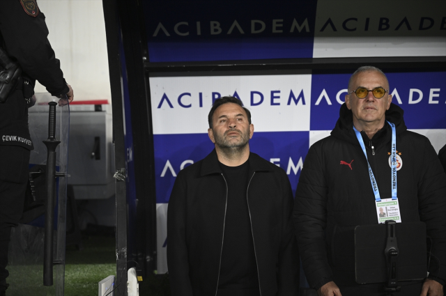 Okan Buruk alınan 3 puan sonrası hakemlere ateş püskürdü