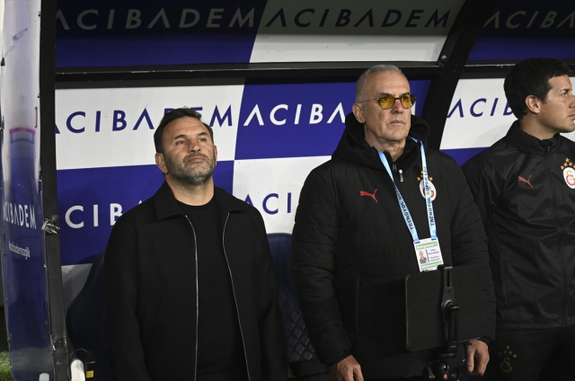 Okan Buruk alınan 3 puan sonrası hakemlere ateş püskürdü