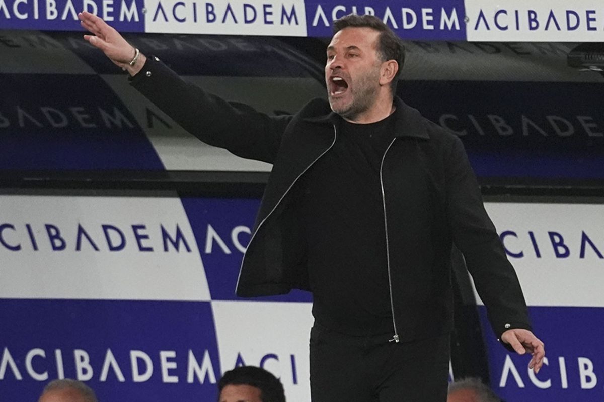 Okan Buruk alınan 3 puan sonrası hakemlere ateş püskürdü