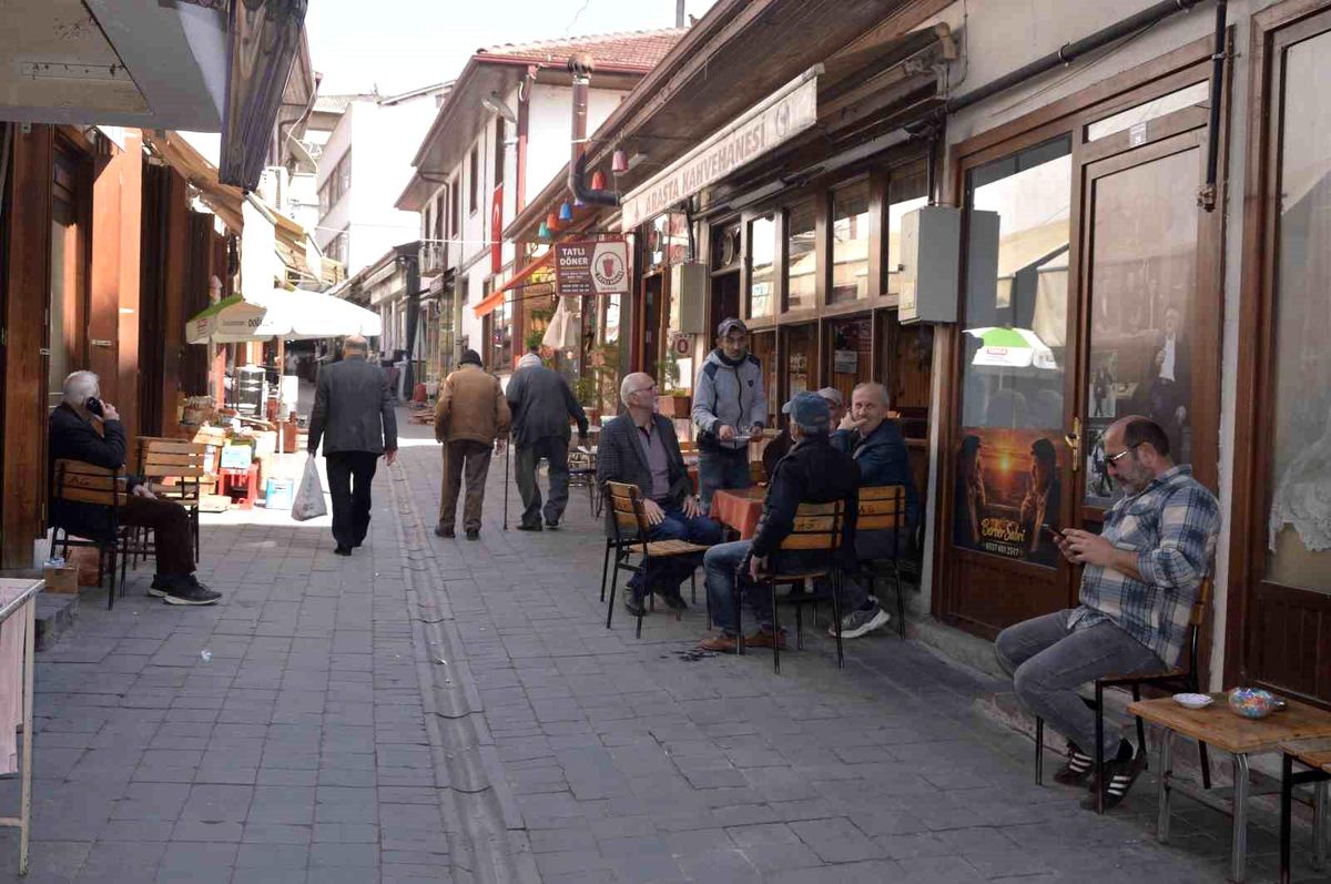 Niksar\'da Vefat Eden Müşterilerin Fotoğrafları Sergileniyor