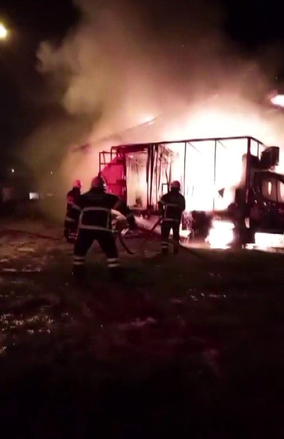 Akpınar Köyü\'nde Yangın: Sağlık Ocağı Kullanılamaz Hale Geldi