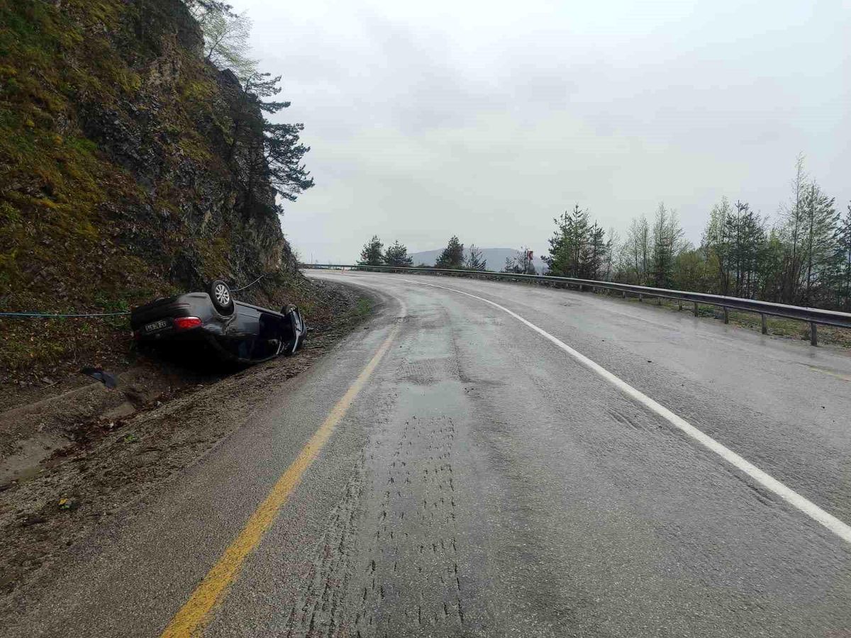 Kastamonu\'da Takla Atan Otomobilde Sürücü Yaralanmadı