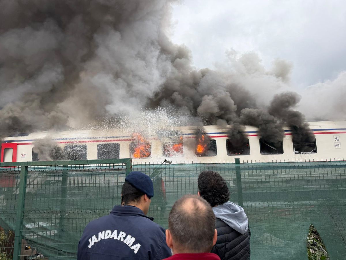 Pamukova\'da Vagon Üretim Tesisinde Yangın