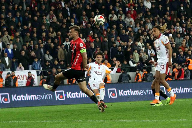 Galatasaray, Gençlerbirliği'ni 2-1 Mağlup Etti