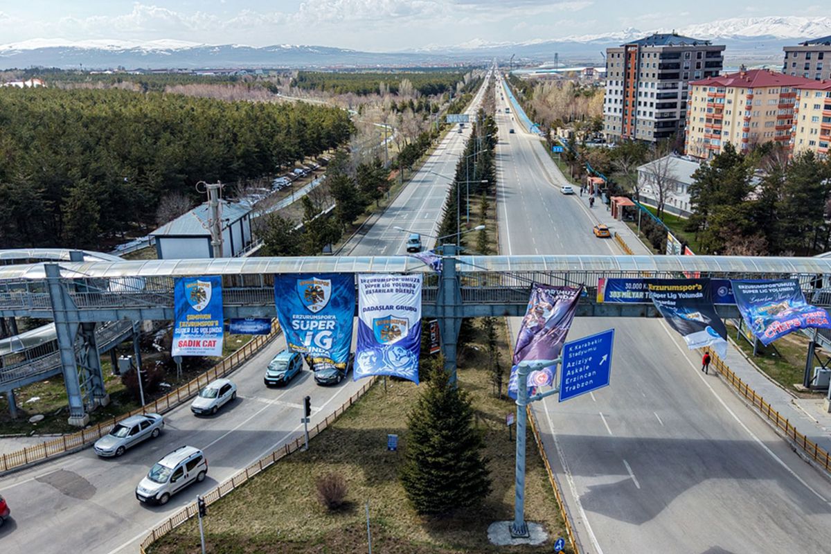 Tüm şehir hazır! Erzurumspor Süper Lig\'e çıkmak için saatleri sayıyor