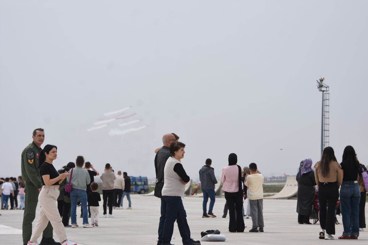 Öğrenciler 23 Nisan\'ı Türk Yıldızları ile Kutladı