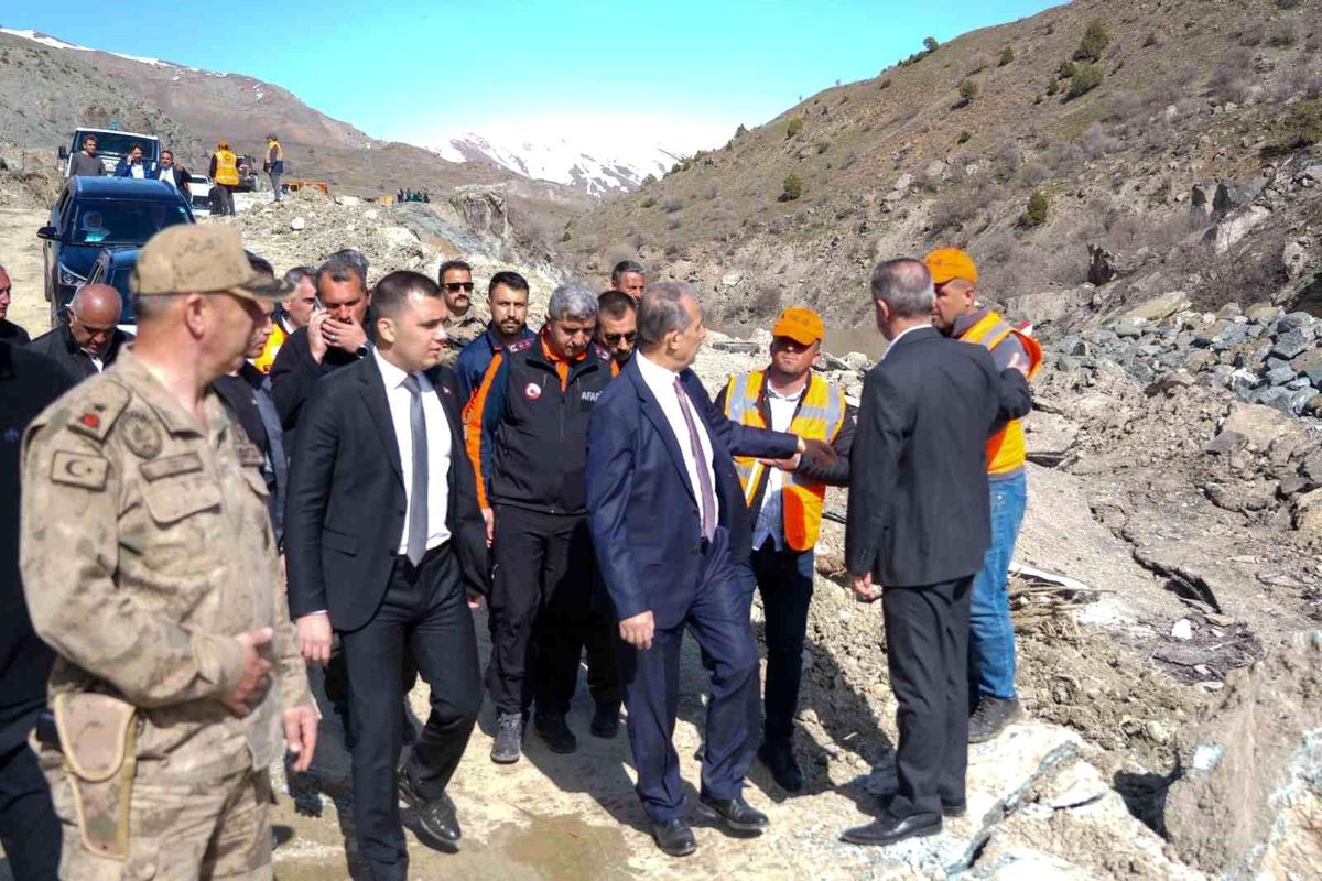 Hakkari-Van Yolunda Heyelan Riski