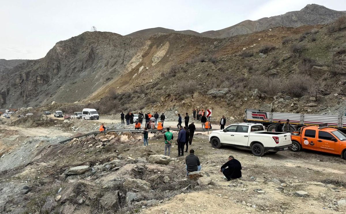 Hakkari-Van Yolunda Heyelan Riski