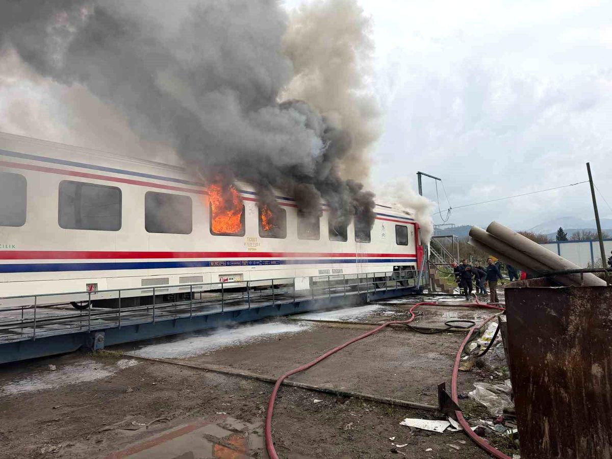 Pamukova\'da Vagon Yangını