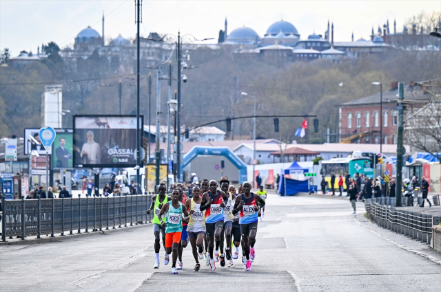 21. İstanbul Yarı Maratonu'nu kazananlar belli oldu! Kenyalı ikizler zirvede