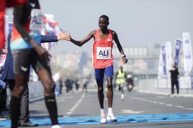 21. İstanbul Yarı Maratonu'nu kazananlar belli oldu! Kenyalı ikizler zirvede