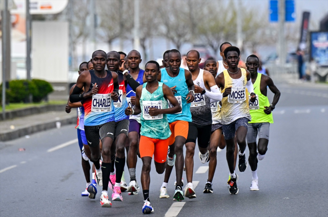 21. İstanbul Yarı Maratonu'nu kazananlar belli oldu! Kenyalı ikizler zirvede