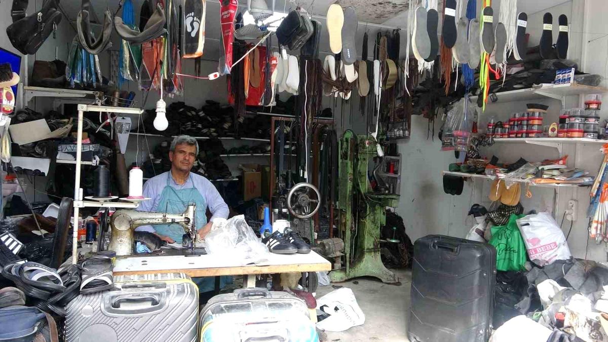 Ahmet Kavi: Depremden Sonra Ayakkabıcılığa Devam