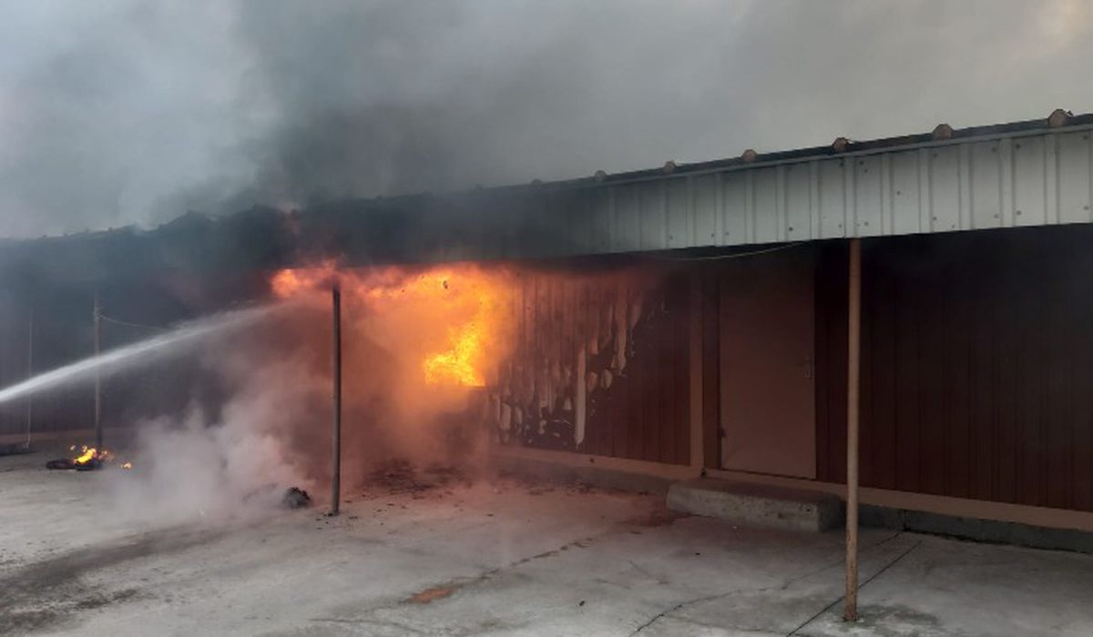 Afyonkarahisar’da çiftlik yangını paniğe neden oldu