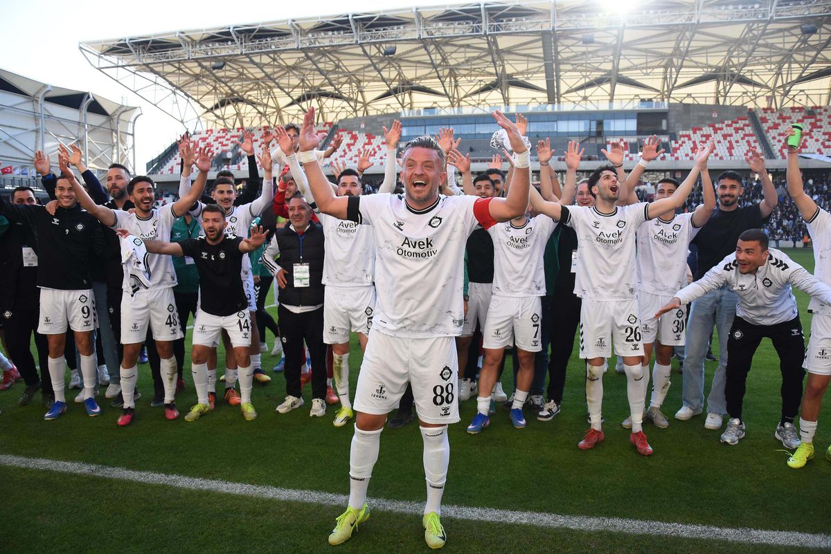 Altay Kümede Kaldı, Afyonspor Düştü