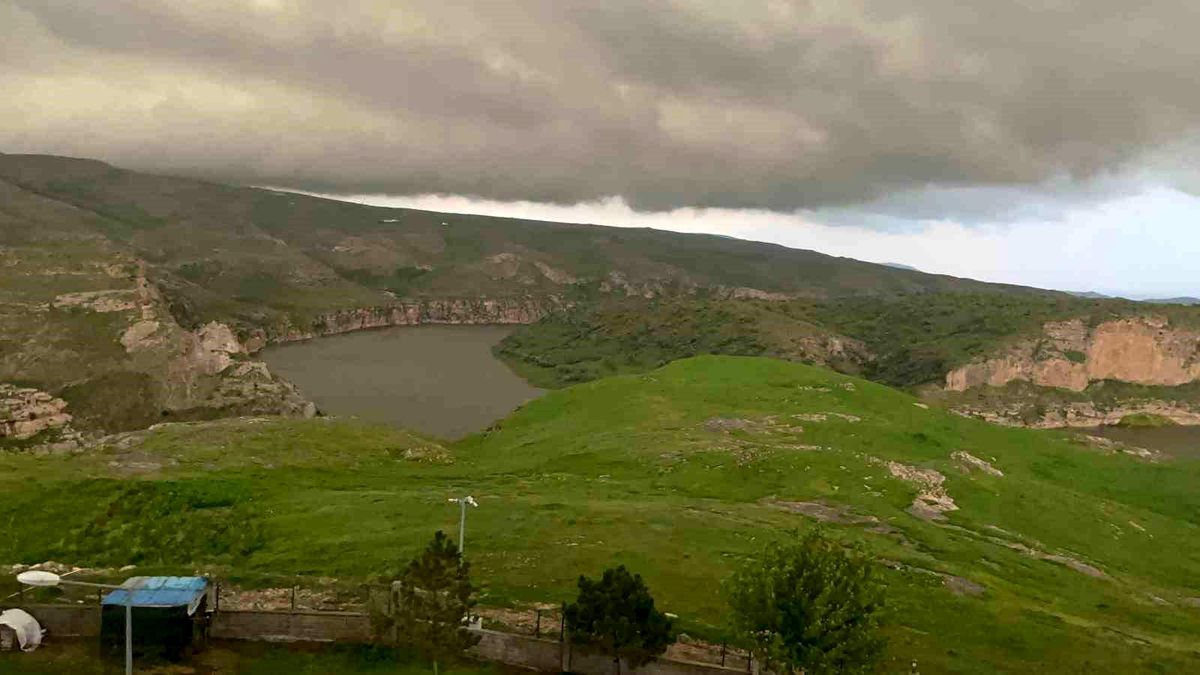 Batman\'da Şiddetli Sağanak Sel ve Çöken Tavan