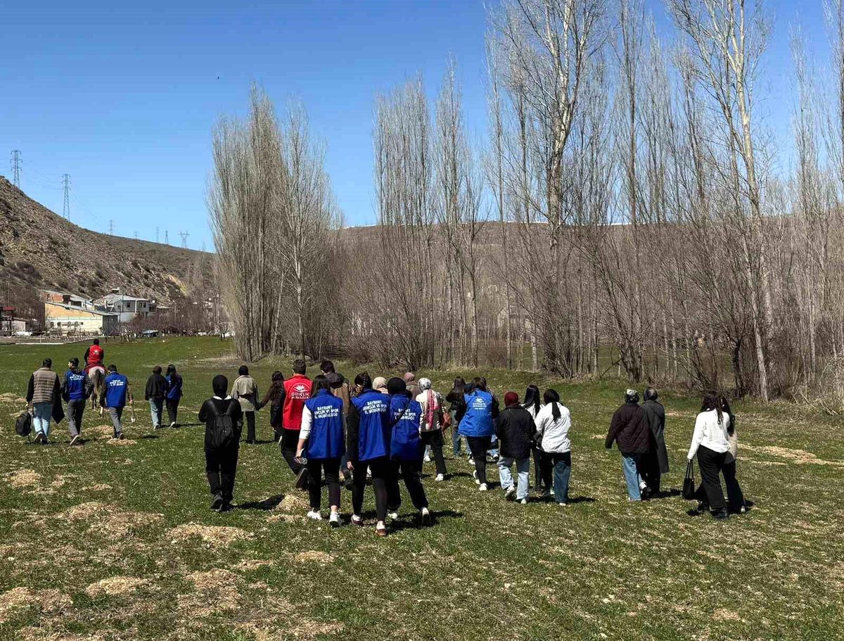 Bayburt\'ta Gençler Doğada Buluştu