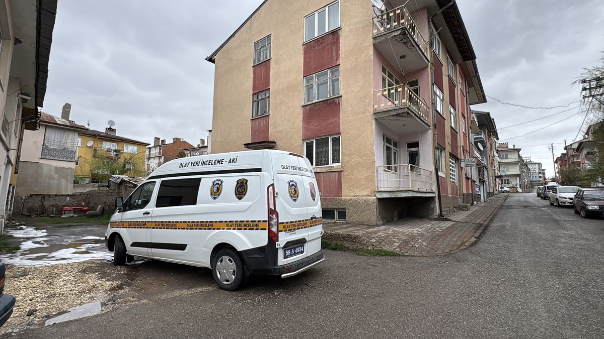 Boşanma Aşamasındaki Eşine Bıçakla Saldırdı