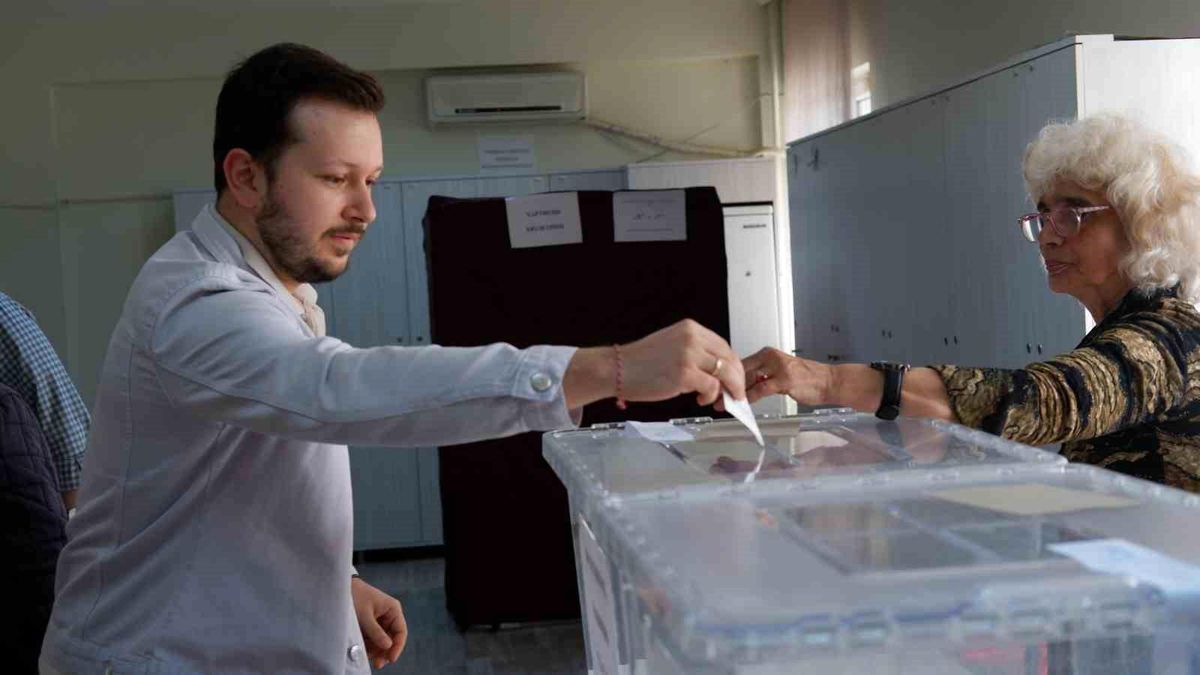 Bulgaristan Seçimlerinde Yoğun Katılım