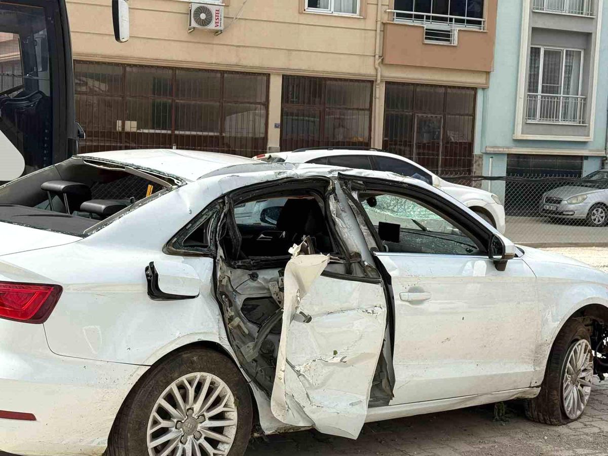 Gemlik\'te Trafik Kazası: 1 Ölü, 3 Yaralı