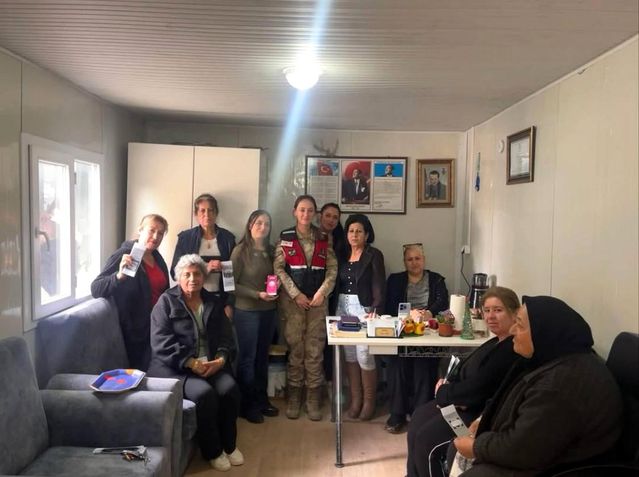 Defne’de Jandarmadan Bilgilendirme Faaliyeti