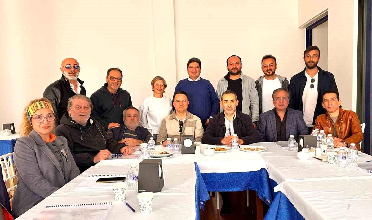 Dondurmam Gaymak\'ın Devamı Geliyor