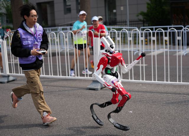 Dünya rekorundan 7 dakika daha hızlı: Robot 