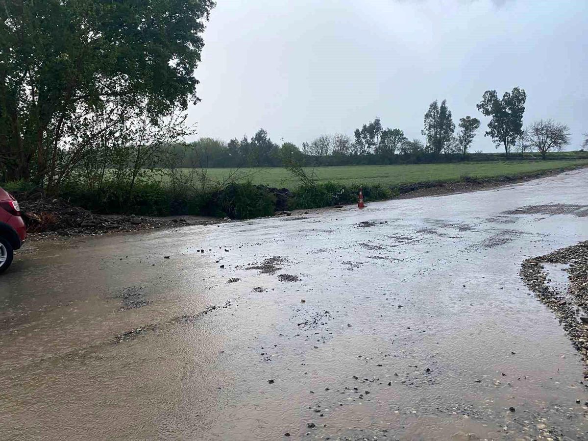 Düziçi\'nde Sağanak Yağış Hayatı Olumsuz Etkiledi