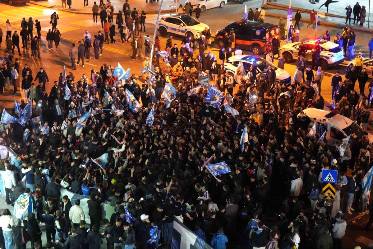 Erzurumspor Süper Lig\'e Yükseldi