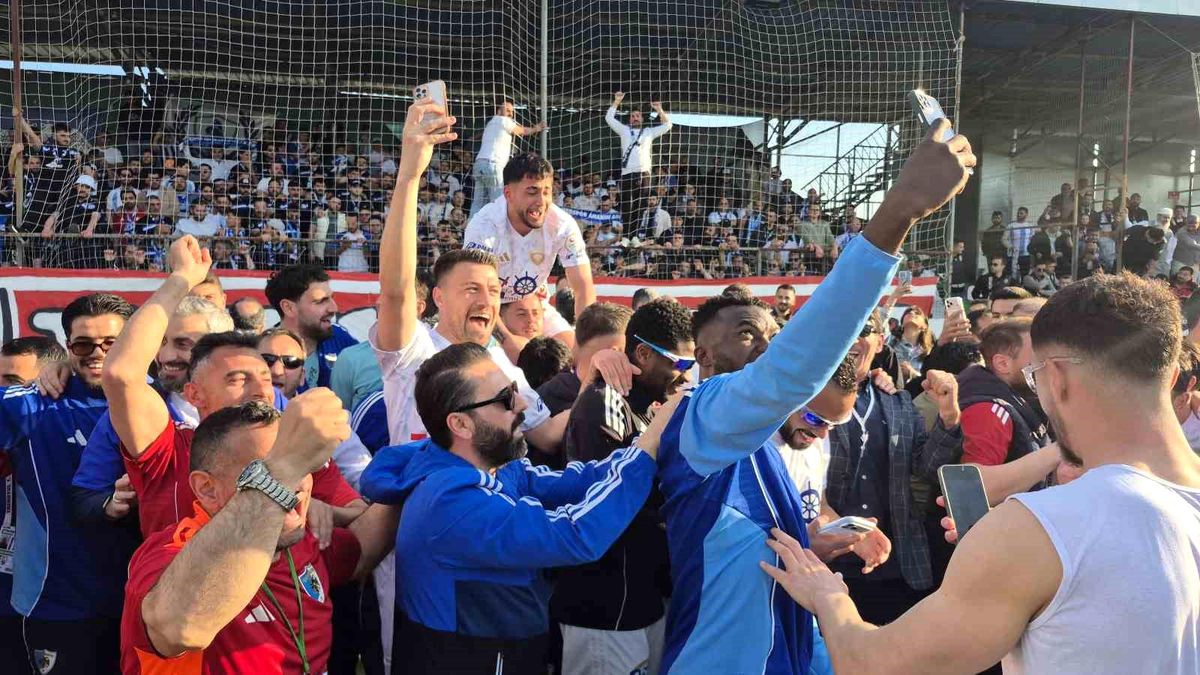 Erzurumspor FK Süper Lig\'e Yükseldi